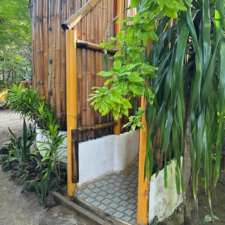 Georgia'S Neverland Hostel Logon Exterior foto