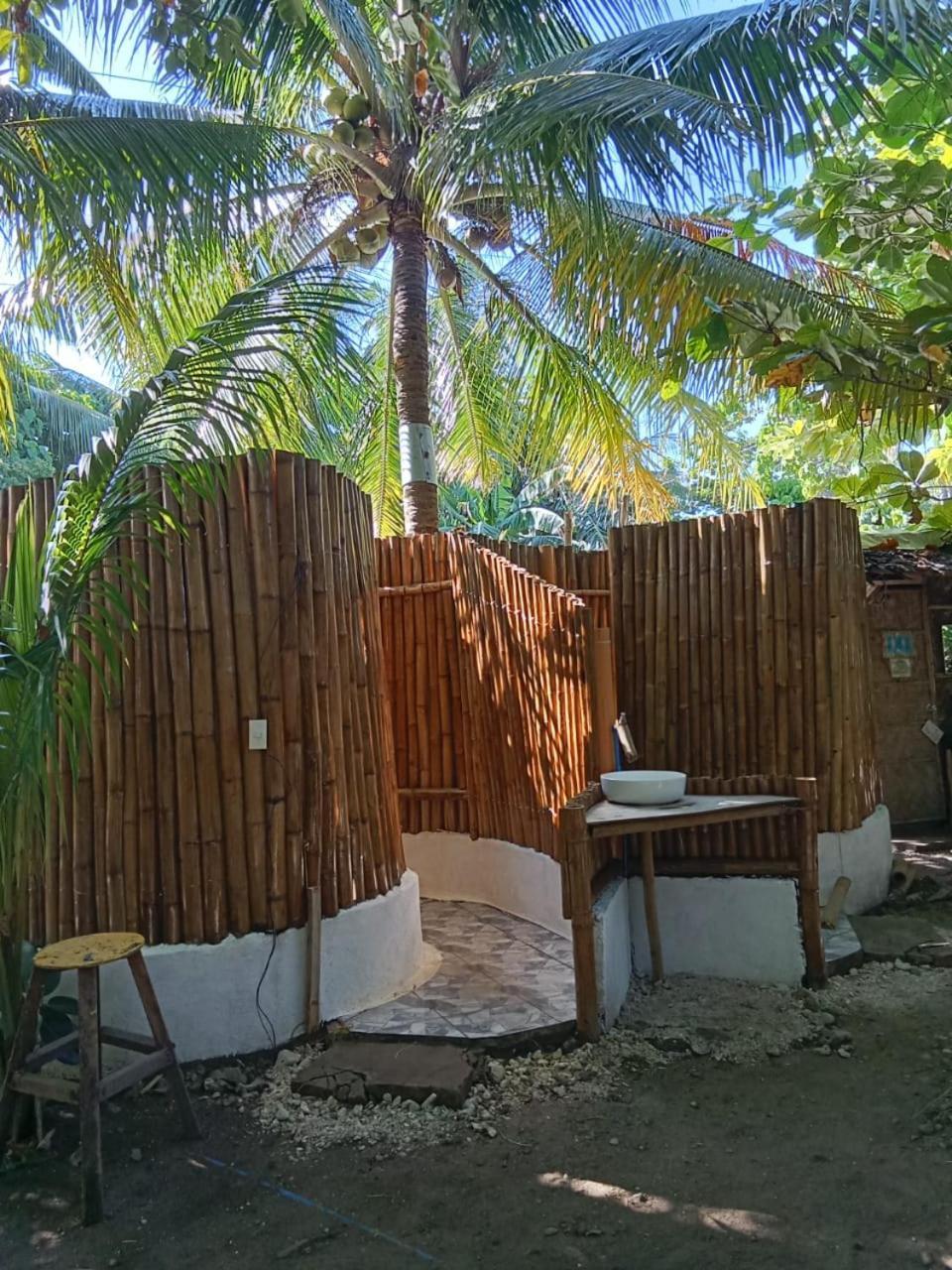 Georgia'S Neverland Hostel Logon Exterior foto